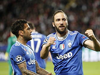 Higuain and Alves combination...